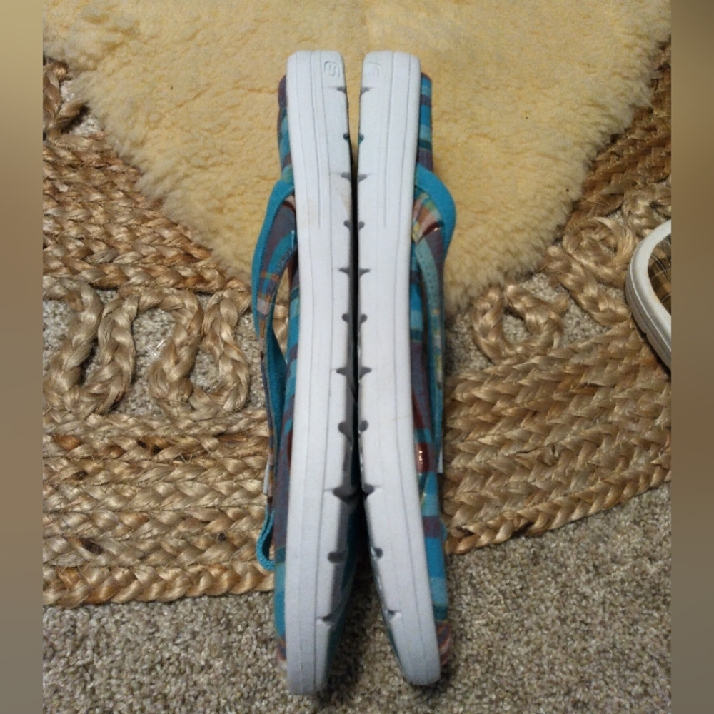 Sketchers Memory Foam Sandals (Bundle) - image 5